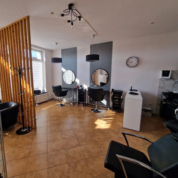 wnętrze salonu fryzjerskiego